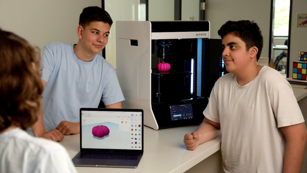 Students with 3D printer