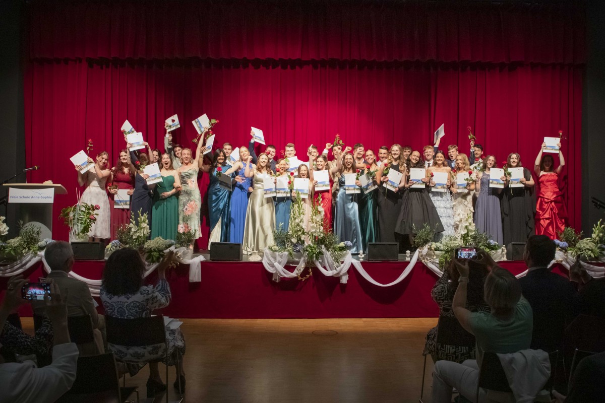 Magazin Teaser 2024_07_04_feierliche_zeugnisuebergabe_abitur_11